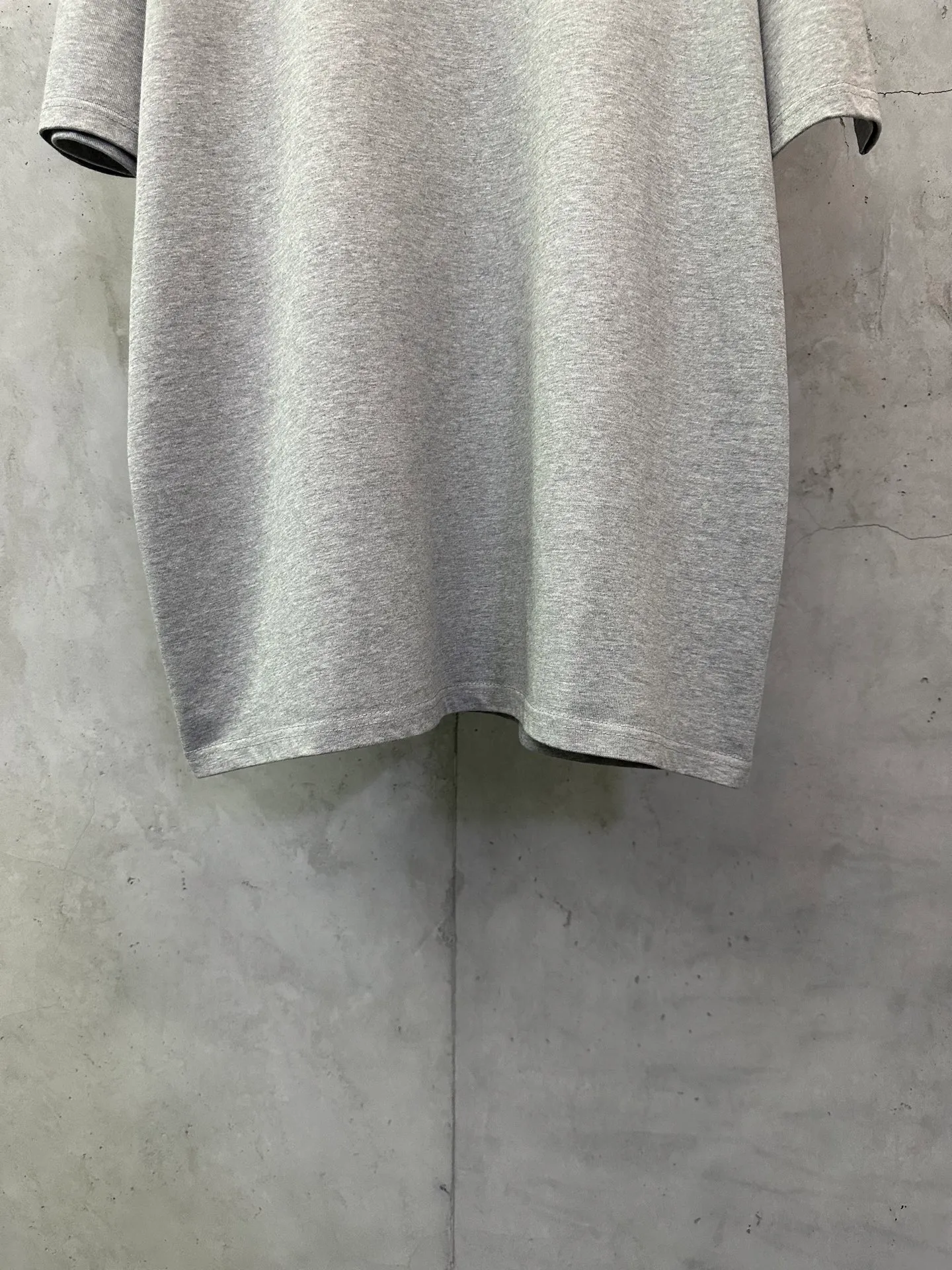 P270 Chrome Hearts 25ss classic Sanskrit gray letter round neck short-sleeved T-shirt. Fabric is high-definition and super heavy. Cotton double yarn compact Xinjiang cotton. Weight 400g. Paired with 2*2 Salona rib. 420g. Clean cloth. Clear texture. Tight feel. Stiff. High color fastness. No deformation. No discoloration. Customized hardware. Thread. Accessories. Alignment. Same style for men and women. -Color: Black White Gray -Size: XS S M L XL